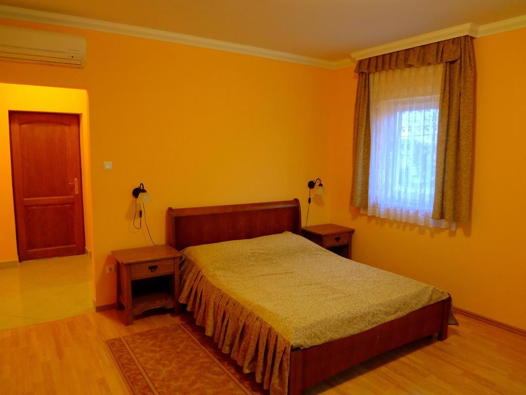 Horvath Vendeghaz Hotel โอโรชาซา ภายนอก รูปภาพ